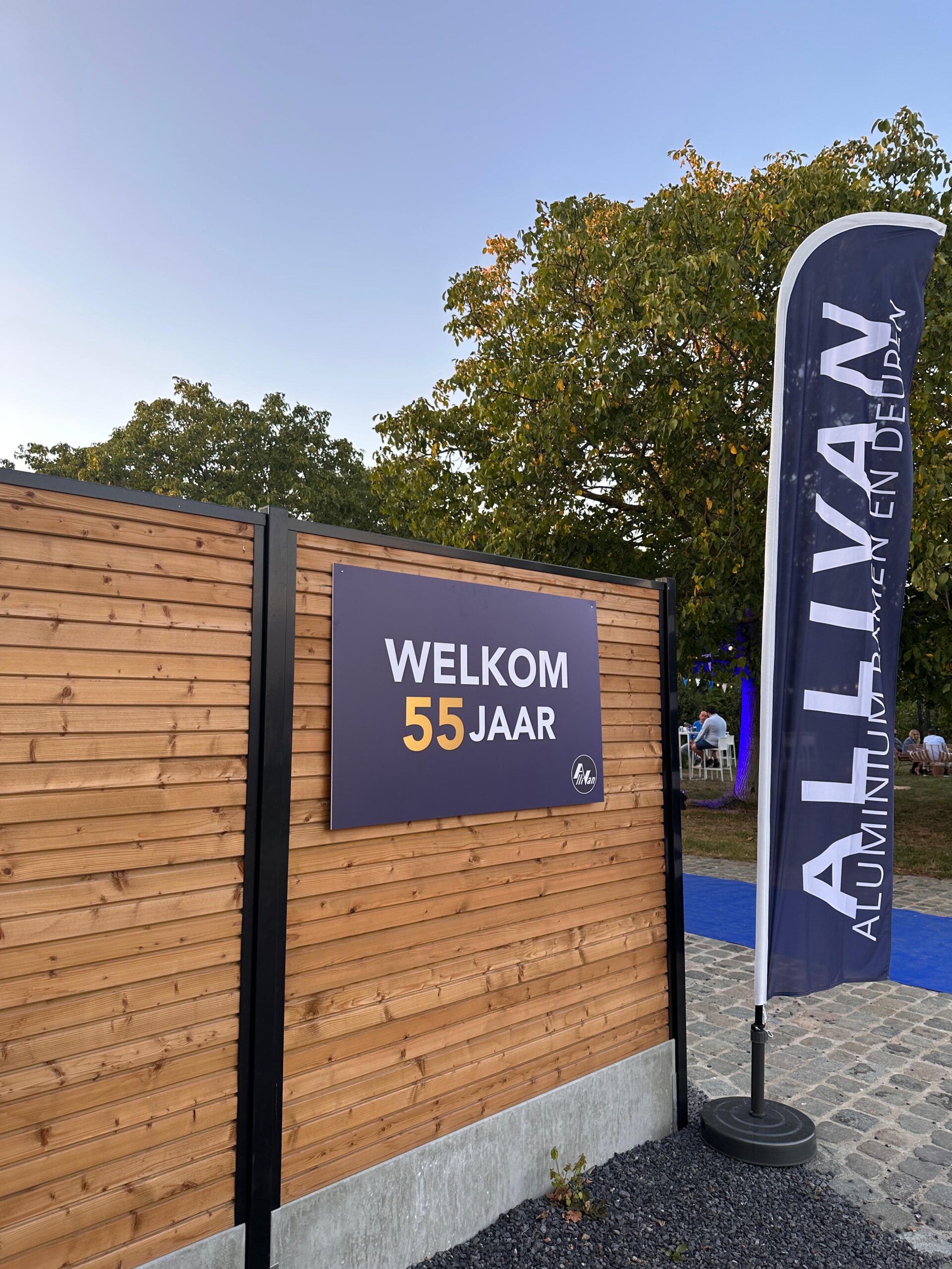 4c4de377 c403 4b8a bdf7 fa1fc3322087